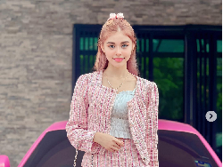 Penyanyi Malaysia Dihujat Buka Hijab, Leher Putih dan Rambut Pink Disorot