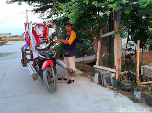 Berkah Manis Pedagang Bendera Jelang HUT RI