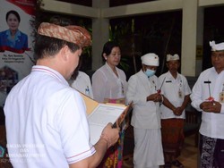Suwirta Lantik Pj Sekda Klungkung Malam Hari