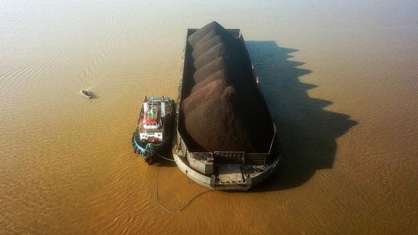 Pendangkalan Sungai Batanghari Hambat Lalu Lintas Angkutan Pertambangan