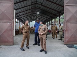 Pj Wali Kota Batu Ngantor di TPA Tlekung Demi Tuntaskan Masalah Bau Sampah