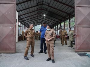 Pj Wali Kota Batu Ngantor di TPA Tlekung Demi Tuntaskan Masalah Bau Sampah Pj Wali Kota Batu Ngantor di TPA Tlekung Demi Tuntaskan Masalah Bau Sampah