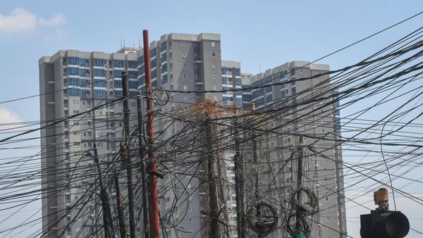 Potret Kabel Kusut Semrawut di Jakarta yang Mau Dimusnahkan
