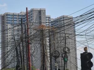 Potret Kabel Kusut Semrawut di Jakarta yang Mau Dimusnahkan