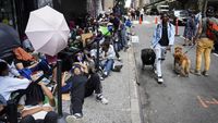 Potret Migran Membeludak di Bekas Hotel Ikonik New York