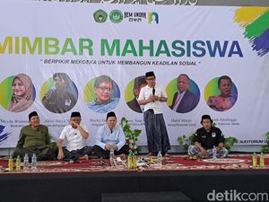 Penolakan di Jombang dan Keukeuhnya Rocky Gerung Tak Hina Jokowi Penolakan di Jombang dan Keukeuhnya Rocky Gerung Tak Hina Jokowi