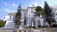 9 Foto Rumah Milik Mantan Sopir Angkot Kini Jadi Juragan Properti