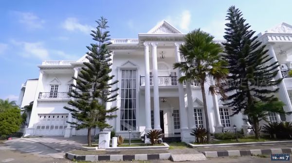 9 Foto Rumah Milik Mantan Sopir Angkot Kini Jadi Juragan Properti