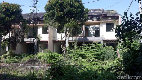 Puluhan Rumah Mewah Terbengkalai di Kompleks Elite Pulogadung