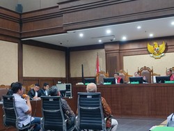 Hakim Cecar Pejabat Kominfo: Jangan Berkelit, Bisa Dipidana 7 Tahun