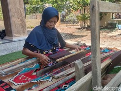 Senja Kala Kerajinan Tenun Gedogan Khas Indramayu