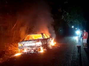 Mobil Sedan di Bangka Terbakar Ludes, Penyebabnya Kerusakan Kelistrikan