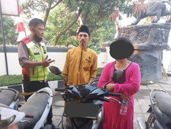 Wanita di Bogor Ditangkap Saat Dorong Motor Curian, Rekan Pria Kabur