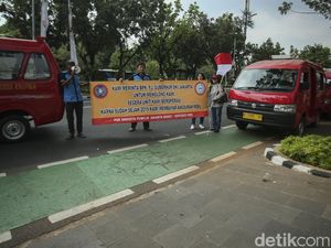 Aksi Sopir Angkot Geruduk Balai Kota DKI Jakarta Aksi Sopir Angkot Geruduk Balai Kota DKI Jakarta