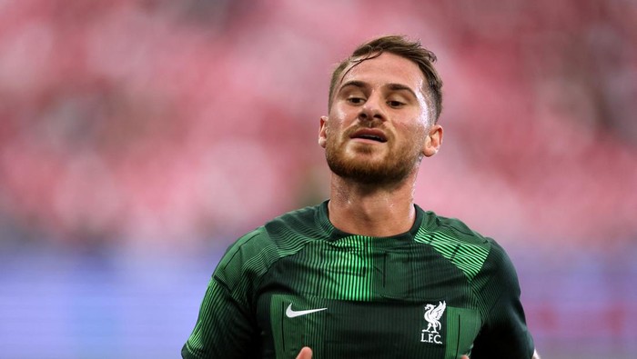 Soccer Football - Pre-Season Friendly - Liverpool v Leicester City - National Stadium, Kallang, Singapore - July 30, 2023 Liverpools Alexis Mac Allister during the warm up before the match REUTERS/Edgar Su