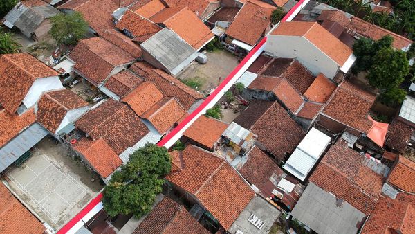 Foto-foto Bendera Merah Putih 150 Meter Berkibar di Tegal