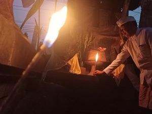 Ngenjit Linting, Tradisi Unik Galungan untuk Para Leluhur