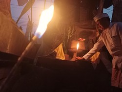 Ngenjit Linting, Tradisi Unik Galungan untuk Para Leluhur