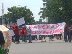 Warga di Medan Demo Desak Rocky Gerung Ditangkap Terkait Dugaan Hina Jokowi