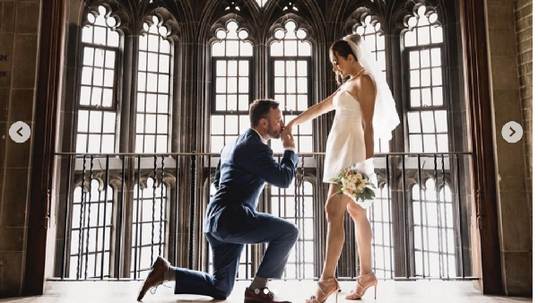 Foto: Gaya Minimalis Dewi Rezer Menikah dengan Kekasih Bule di Kanada