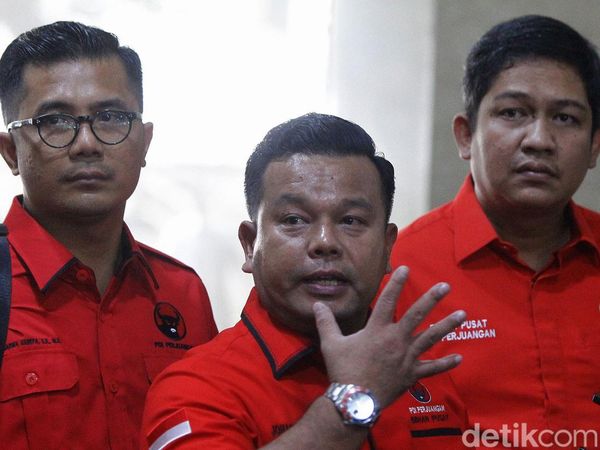 Tim Hukum PDIP Laporkan Rocky Gerung ke Bareskrim Polri
