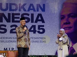 Ganjar Pranowo Optimistis Santriwati Bisa Songsong Indonesia Emas 2045