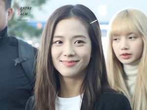5 Gaya Jisoo BLACKPINK Pakai Kaos Dukungan LGBT, Bikin Heboh Dua Kali 5 Gaya Jisoo BLACKPINK Pakai Kaos Dukungan LGBT, Bikin Heboh Dua Kali