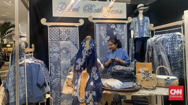 Gelar Batik Nusantara (GBN) kembali digelar setelah sebelumnya sempat terhenti karena Pandemi Covid-19. GBN kali ini diselenggaran di Senayan Park, Jakarta Pusat 2-6 Agustus 2023 dengan tema Batik Bangkit.