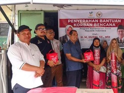 Legislator Partai Gerindra Serahkan Bantuan ke Korban Kebakaran di Medan