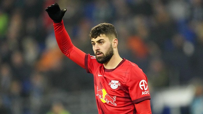 Leipzigs Josko Gvardiol plays during the German Bundesliga soccer match between FC Schalke 04 and RB Leipzig at the Arena in Gelsenkirchen, Germany, Tuesday, Jan. 24, 2023. (AP Photo/Martin Meissner)
