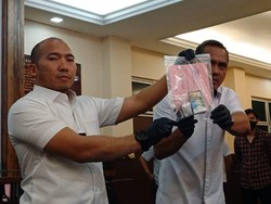 Momen Karenina Anderson Ditangkap Polisi, Ganja Disembunyikan di Laci