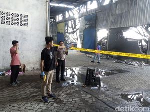 Penyebab Kebakaran Pabrik Plastik Gresik Masih Diselidiki Penyebab Kebakaran Pabrik Plastik Gresik Masih Diselidiki