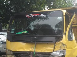 Kecelakaan Beruntun 4 Kendaraan di Daan Mogot, Truk Ringsek