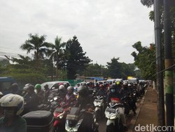 Pemotor Ngeluh Jalan Raya Bogor Macet Setiap Pagi: Kayak Sarapan