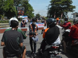 Menghadang Penerobos Pelintasan KA Bareng Komunitas Sahabat Kereta