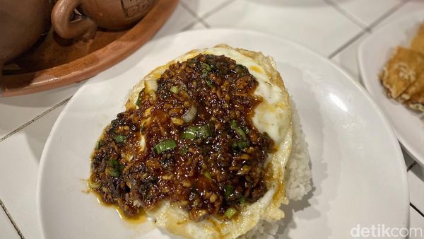 Murah Enak! Restoran Ini Punya Nasi Telur Ceplok Sambas Rp 17 Ribu