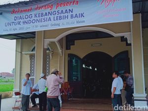 Rocky Gerung Jadi Pembicara Dialog di Klaten, Peserta Berdatangan