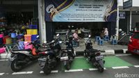 Masih Baru, Jalur Sepeda Depok Sudah Jadi Tempat Parkir Liar