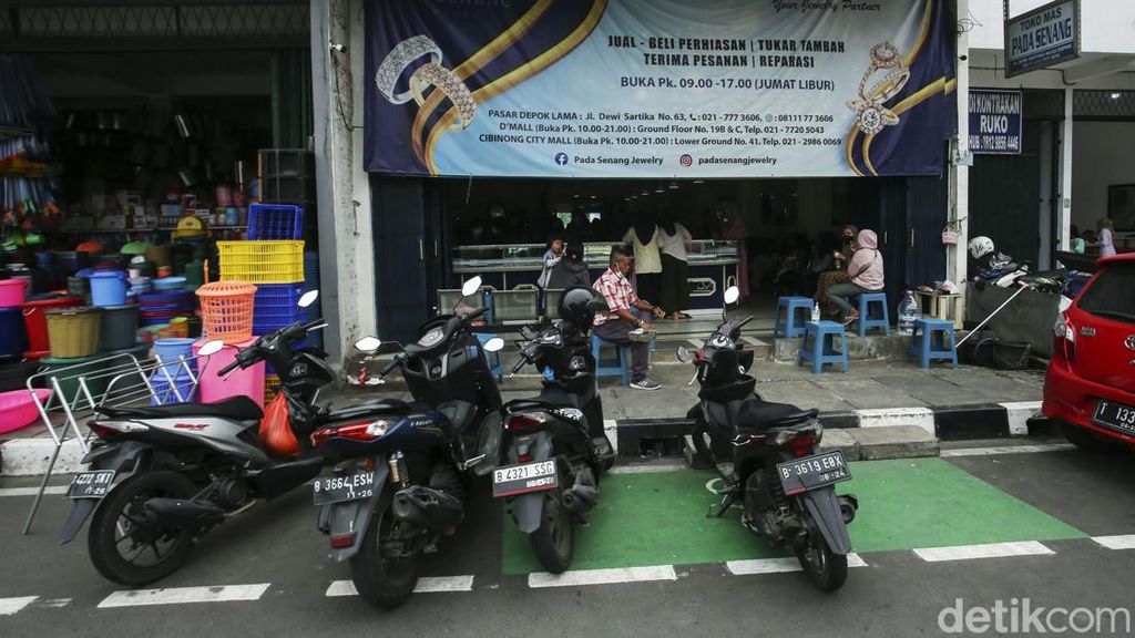 Masih Baru, Jalur Sepeda Depok Sudah Jadi Tempat Parkir Liar Masih Baru, Jalur Sepeda Depok Sudah Jadi Tempat Parkir Liar