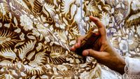 Melihat Lebih Dekat Teknik Pembuatan Batik Tulis Lok Chan