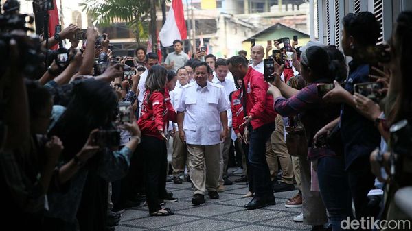 Momen Prabowo Sambangi Markas DPP PSI