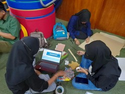 Pendidikan Luar Biasa UNY Bantu Produsen Peraga Edukasi Anak Disabilitas