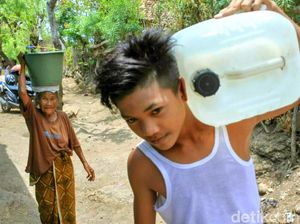 Derita Warga 22 Desa di Bondowoso Sulit Dapat Air Bersih saat Musim Kemarau Derita Warga 22 Desa di Bondowoso Sulit Dapat Air Bersih saat Musim Kemarau