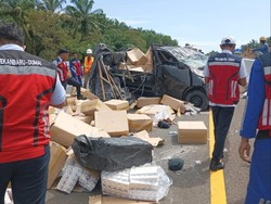 Pikap Kecelakaan Tunggal di Tol Pekanbaru-Dumai Diduga Bawa Rokok Ilegal