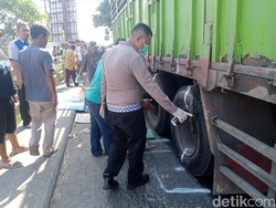 Tabrak Trotoar, Mahasiswa Asal Surabaya Tewas Terlindas Truk di Jombang
