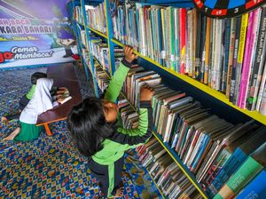 Potret Rumah Baca Gratis di Perkampungan Nelayan Jambi Potret Rumah Baca Gratis di Perkampungan Nelayan Jambi
