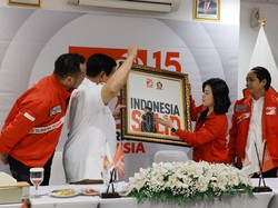 PSI Beri Lukisan Jokowi-Prabowo Berlatar Indonesia Solid ke Prabowo