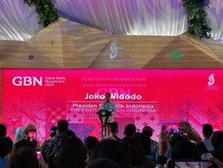 Jokowi Pamer Kebangkitan Ekonomi RI di Depan Para Pengusaha Batik