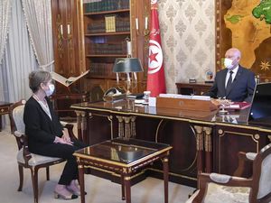 PM Wanita Pertama Tunisia Tiba-tiba Dipecat, Alasannya Misterius PM Wanita Pertama Tunisia Tiba-tiba Dipecat, Alasannya Misterius