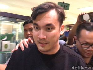 Rendy Kjaernett Cerita Kronologi Kecelakaan di Tol, Tidak Bertengkar dengan Lady Rendy Kjaernett Cerita Kronologi Kecelakaan di Tol, Tidak Bertengkar dengan Lady